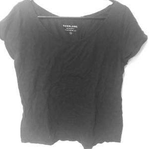•3/$40• Black Everlane tee